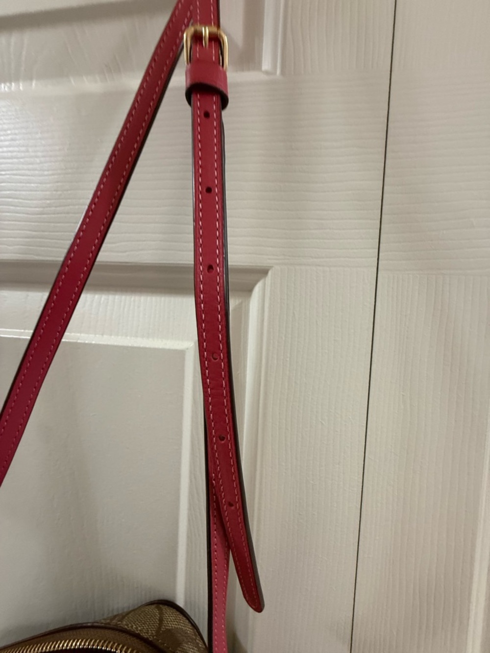 Coach Signature camera crossbody bag in brown monogram canvas with vibrant pink - Picture 9 of 17